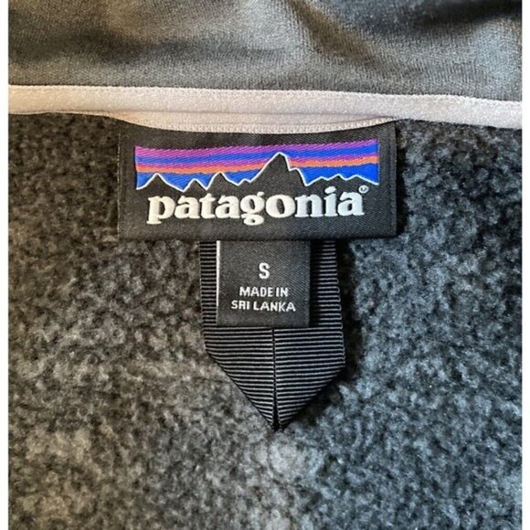 Patagonia Toggle Button Hooded Jacket Size Small Women’s Black - Picture 3 of 8